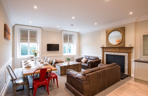 New Town Cottage | Smart 5 Double Bed Apartment City Center
