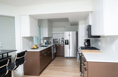 East Oak Hill Maison | Free $100 I 4 King BD I 4 Priv Bath I Duplex I Pet