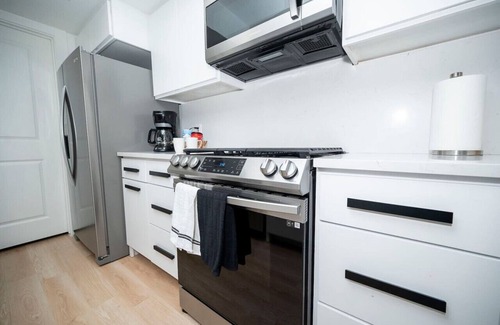 East Oak Hill Maison | Free $100 I 4 King BD I 4 Priv Bath I Duplex I Pet