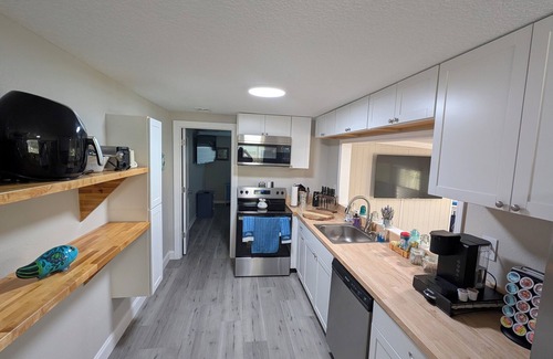 Satsuma Maison | SATSUMA TIKI and Charming Waterfront Home WiFi, AC, Fur Babies always welcome.