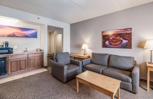 Palm Valley Hôtel | FREE Breakfast at Red Lion Inn & Suites Goodyear Phoenix! Near Goodyear Ballpark