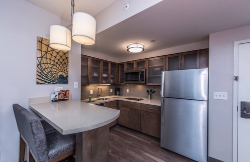 Charleston Copropriété | Petit-déjeuner buffet gratuit + piscine extérieure + Wi-Fi gratuit | Super emplacement + vue sur le pont et le port!