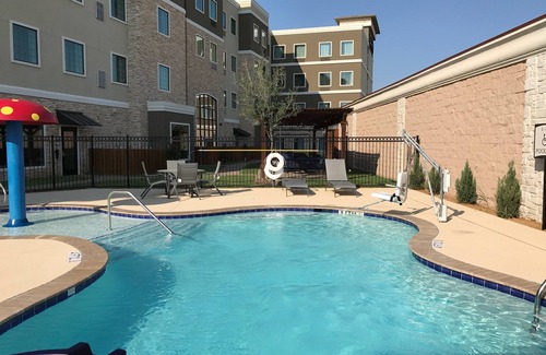 The Colony Appartement | Piscine extérieure + Wi-Fi gratuit, petit-déjeuner gratuit | Suite accessible aux malentendants