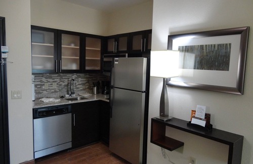 Northfield Appartement | Suite entièrement équipée | Accès à la piscine intérieure + petit déjeuner gratuit!