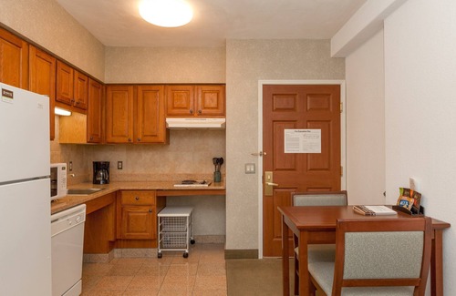 Shearer Hills - Ridgeview Copropriété | Petit déjeuner gratuit + piscine extérieure | Suite avec douche accessible en fauteuil roulant à seulement 15 minutes du Riverwalk!