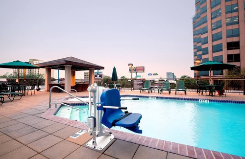 Shearer Hills - Ridgeview Copropriété | Petit déjeuner gratuit + piscine extérieure | Suite avec douche accessible en fauteuil roulant à seulement 15 minutes du Riverwalk!