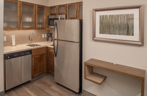 Hillsboro Appartement | Free Breakfast. Pool. Gym. Great for Business Travelers!