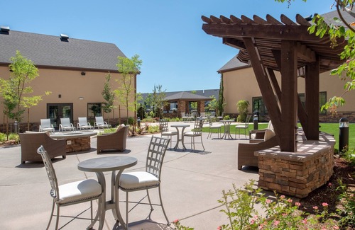 Hillsboro Appartement | Free Breakfast. Pool. Gym. Quick Drive to Rock Creek Country Club!