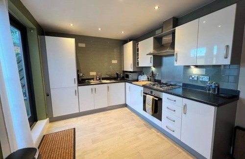 The Westside Maison | Free parking 2 beds 2 toilets house in city centre