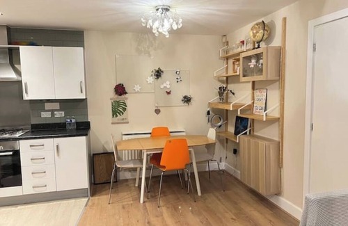The Westside Maison | Free parking 2 beds 2 toilets house in city centre