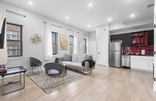 Ironbound District Appartement | Free Parking Modern Duplex-Central Location-close to Train+EWR