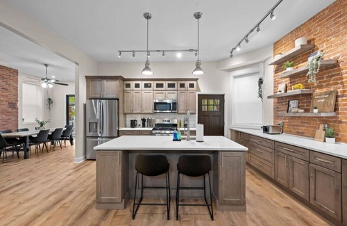 Point Breeze North Maison | Netflix+Free Parking+BBQ+Games Near Bakery Square