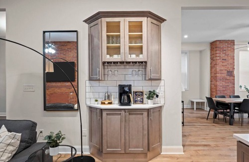 Point Breeze North Maison | Netflix+Free Parking+BBQ+Games Near Bakery Square