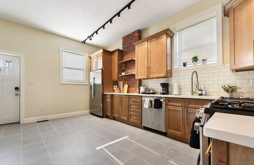 Larimer Maison | Free Parking+Pet Friendly+6BR+5 Min From Bakery Sq