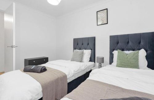 Greenock Appartement | Free Parking - Sleeps 6 - Central - New Interior