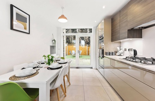 High Barnet Maison | *Free Parking* Sleeps 8 *Barnet* North London* With Large Garden
