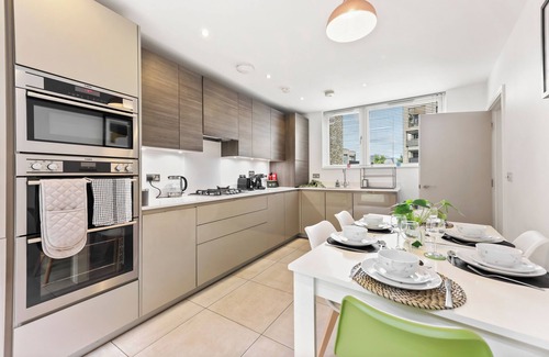 High Barnet Maison | *Free Parking* Sleeps 8 *Barnet* North London* With Large Garden
