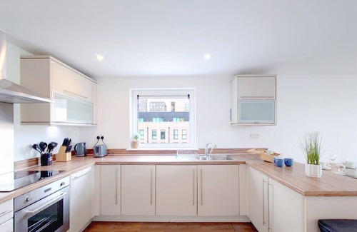 Newham Appartement | Free Parking: Two Bed Apartment London Docklands