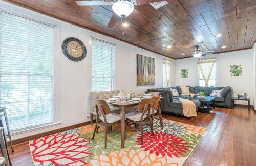 Mahncke Park Maison | Free parking, Walk to Botanical Garden, PS4, Grill, Private fenced backyard, Pets allowed