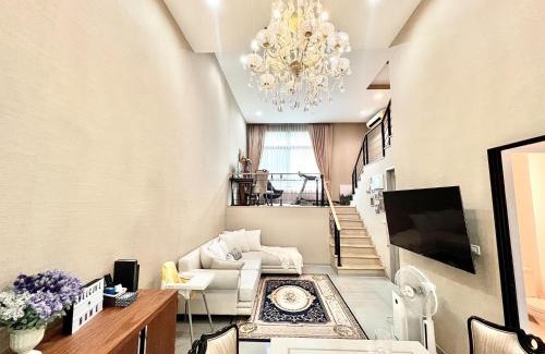 Lat Phrao Appartement | Free pick up/Stunning Luxury Family Home 3B3B