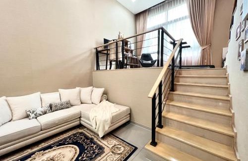 Lat Phrao Appartement | Free pick up/Stunning Luxury Family Home 3B3B