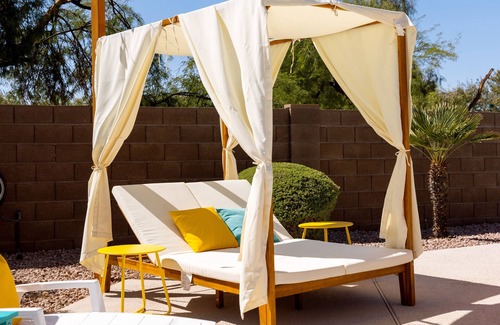East Mesa Maison | FREE POOL HEAT~Beach Volley Ball~Putting Greens~Park Adjacent~Basket Ball Court