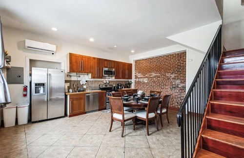 Le Droit Park Copropriété | Free private parking! Spacious, vibrant home! 2-bedroom condo with WiFi