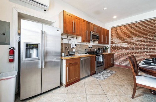 Le Droit Park Copropriété | Free private parking! Spacious, vibrant home! 2-bedroom condo with WiFi