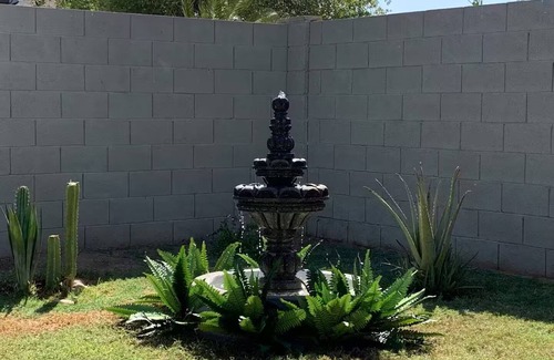Glendale Maison | Free RV parking, two car garage, fenced backyard, minutes to Westgate
