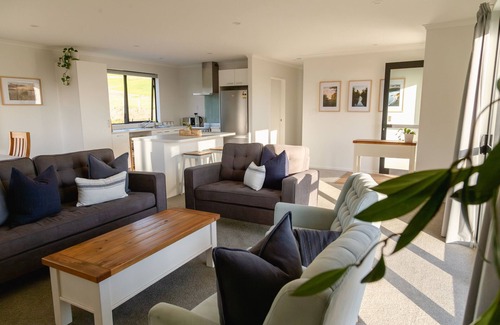 Omapere Maison | Freese Cottage, Omapere (views of the stunning Hokianga Harbour)