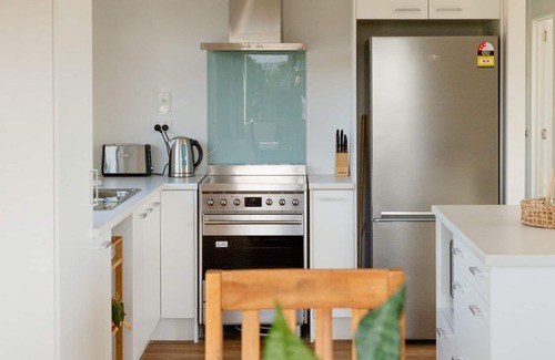 Omapere Maison | Freese Cottage, Omapere (views of the stunning Hokianga Harbour)