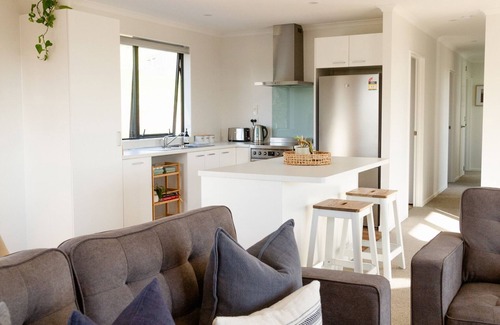 Omapere Maison | Freese Cottage, Omapere (views of the stunning Hokianga Harbour)