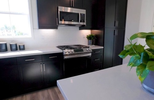 Compton Maison | Freeway Close, center of LA, near colleges, Ports, amusement parks, all of SoCal