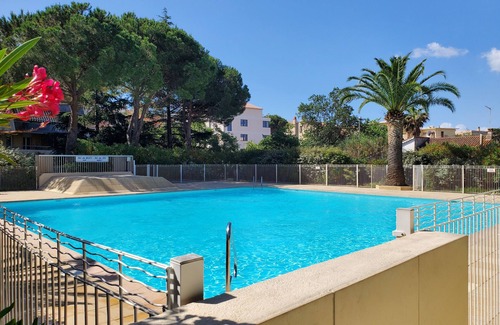 Frejus Plage Appartement | FREJUS PLAGE La Miougrano Studio 25m2 Piscine 300m des Plages Balcon sur jardin 2 Personnes