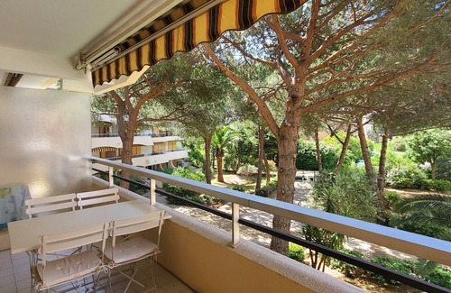 Frejus Plage Appartement | FREJUS PLAGE La Miougrano Studio 25m2 Piscine 300m des Plages Balcon sur jardin 2 Personnes