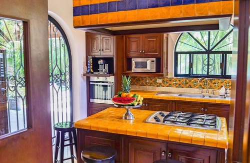 Merida Municipality Villa | Villa franco-coloniale, près du Paseo Montejo, des hôtels et des restaurants!