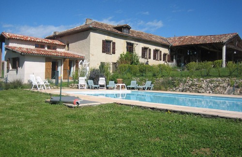 Aurignac Maison | Ferme française avec piscine et vue sur les Pyrénées