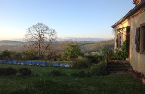 Aurignac Maison | Ferme française avec piscine et vue sur les Pyrénées