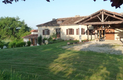 Aurignac Maison | Ferme française avec piscine et vue sur les Pyrénées
