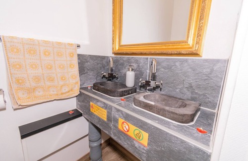 Puttelange-aux-Lacs Appartement | French Royal Room