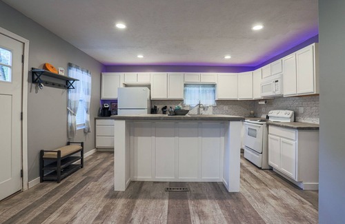 Omaha Maison | Fresh and New 3 bedroom - 1 mile from Interstate access!
