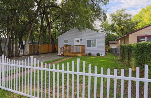 Omaha Maison | Fresh and New 3 bedroom - 1 mile from Interstate access!