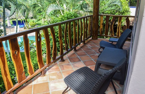 Brisas de Zicatela Appartement | Suite spacieuse au 2e étage, cuisine, vue sur la piscine et les jardins, à 1 minute de la plage