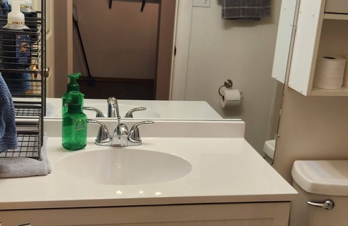 Weyburn Appartement | Fresh clean all you need home away from home recently painted and updated