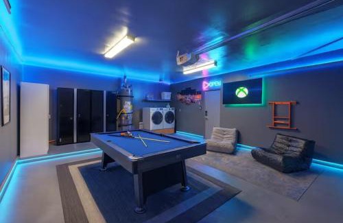 Green Valley North Maison | Fresh & Fun! Vegas 4BR w Heated Pool, Dog Friendly
