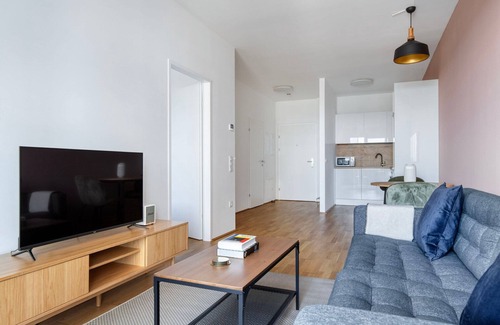 Erdberg Appartement | Fresh Landstraße 1BR w/ Pool, Gym & Cellar, nr Hyblerpark, by Blueground