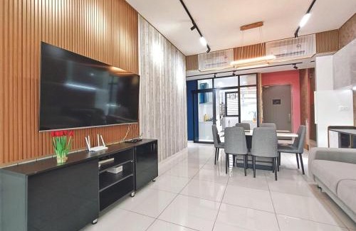 George Town Appartement | Fresh, Modern Georgetown Suite with Sky Pool Views