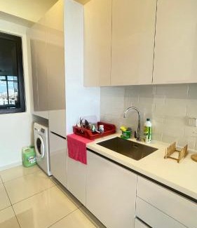 George Town Appartement | Fresh, Modern Georgetown Suite with Sky Pool Views