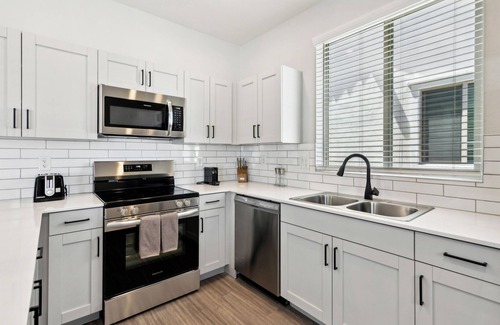 Sundance Maison | Fresh Modern Home with Pool BBQ