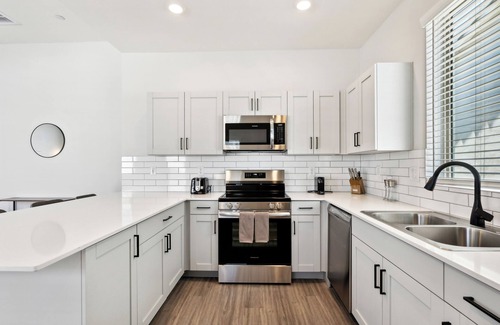 Sundance Maison | Fresh Modern Home with Pool BBQ